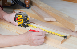 סרט מדידה 5 מטר ומד טווח לייזר 40 מטר נטען