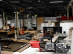 מכונת חיתוך ברזל בניין – ניידת 