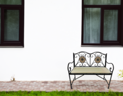 ספסל ברזל משולב פסיפס וכרית ישיבה