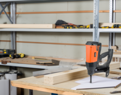 אקדח מסמרי בטון מופעל גז דגם CN40-G643E מבית KMR 