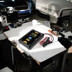 בוסטר התנעה נייד 950A 12V STARTRONIC HYBRID