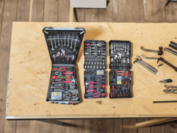 מזוודת נשיאה טורלית על גלגלים 187 חלקים