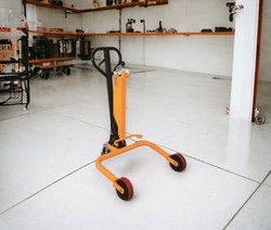 עגלת שינוע הידראולית לחבית 200 ליטר