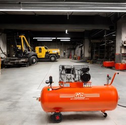 מדחס / קומפרסור 200 ליטר תוצרת איטליה 