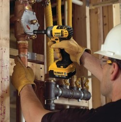 מפתח אימפקט/רטיטה 20V + שתי סוללות 5AH