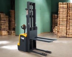 מלגזון הרמה שינוע חשמלי תלת שלבי 1.5 טון לגובה 4.5 מ’ 