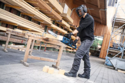 מסור שרשרת נטען מקצועי (גוף בלבד) 