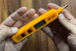 סט חמישה כלים לעבודות חשמל