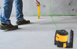 סט פלס לייזר שני קווים ירוקים 30 מטר במזוודה