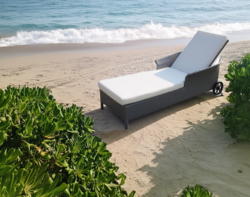 מיטת שיזוף אלומיניום עם משענות ידיים וגלגלים