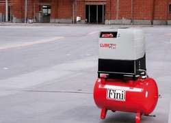 מדחס / קומפרסור בורגי 7.5 כס על מיכל 270 ליטר