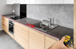 סרט מדידה 5 מטר ומד טווח לייזר 40 מטר נטען