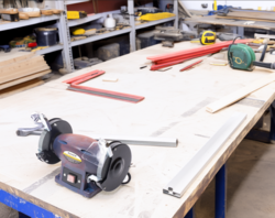 משחזת שולחן 375W 230V