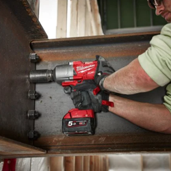 מפתח אימפקט לעומס גבוה 18V + שתי סוללות 5AH