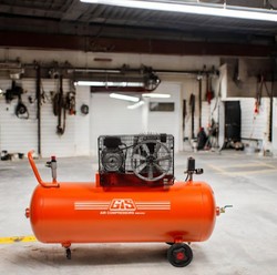 מדחס / קומפרסור 270 ליטר 4 כס