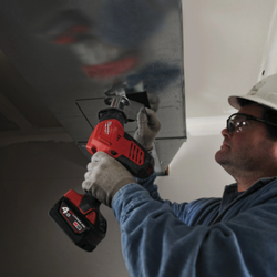 מסור חרב קומפקטי 18V שתי סוללות 5.0AH מטען ותיק נשיאה