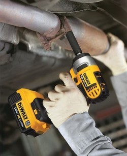 מפתח אימפקט/רטיטה 20V + שתי סוללות 5AH