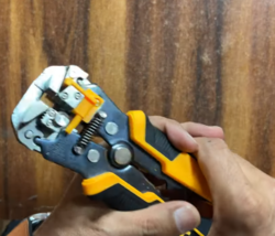 סט חמישה כלים לעבודות חשמל