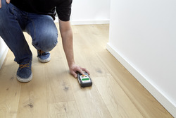 סורק משטחים אוניברסלי לאיתור לחות 